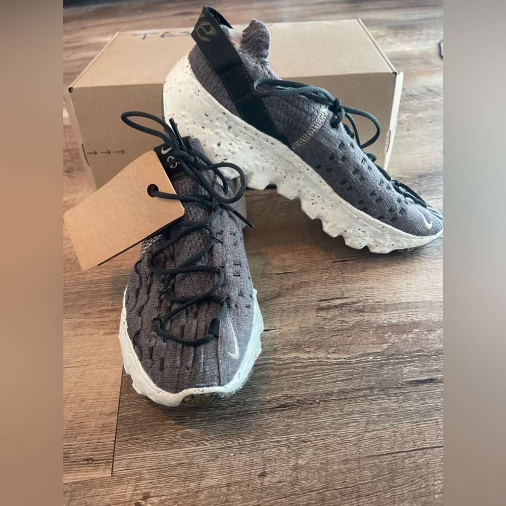 NWT Women’s Nike Space hippie sneakers